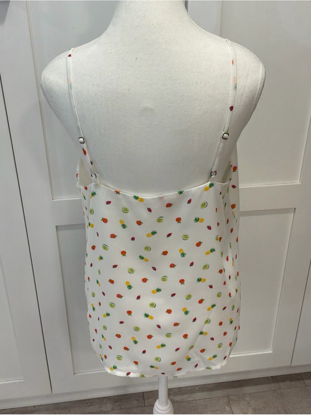 Socialite womens size M white fruit print scallop adjustable camisole tank top - Picture 5 of 12